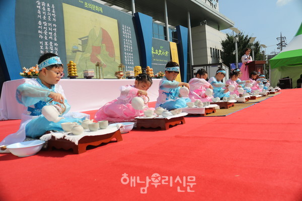 제33회 초의문화제가 오는 10월12일과 13일 대흥사 일원과 해남군민광장, 해남문화예술회관에서 각각 열린다.(지난 초의문화제 행사 모습)