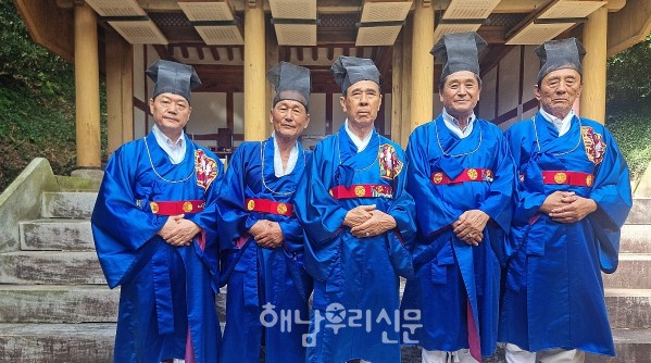 해남향교가 계곡면 용지리 용지사에서 향사제를 봉행했다.