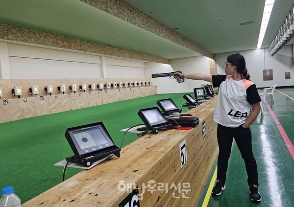 해남읍 김가람씨가 생활체육 전국사격대회에 출전해 동메달을 획득했다.