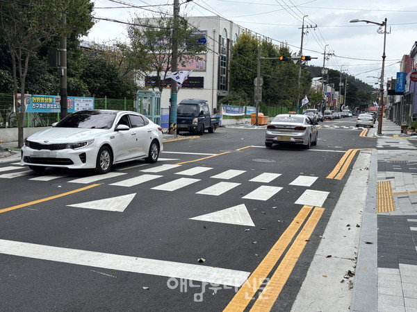 전선 지중화 공사에 따라 5개월 간 불편이 따랐던 해남중학교 인근 아스콘 포장이 끝났다.