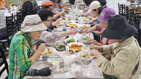해남시티투어가 9월부터 해남의 맛과 멋을 즐기는 미식관광으로 운영해 호응을 얻고 있다.