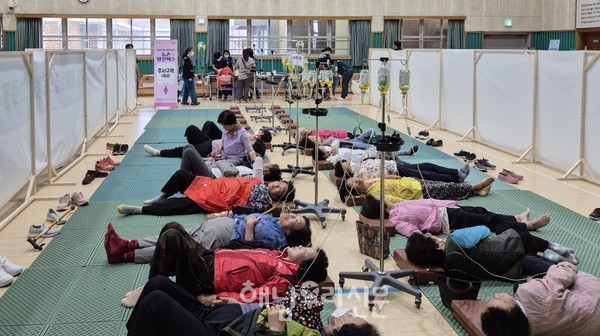 산이농협이 농협해남군지부와 함께  ‘농촌 왕진버스’ 행사를 개최했다.