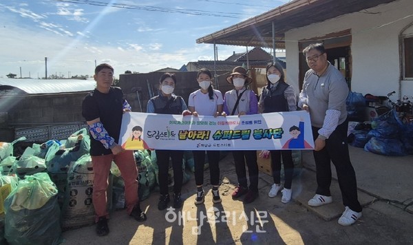해남군 드림스타트에서 주거환경이 열악한 지역 아이들을 위해 주거환경개선 봉사활동을 진행했다.