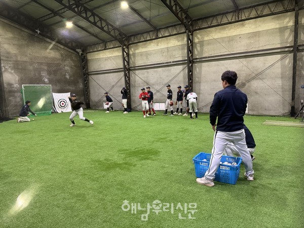 삼산면 목신 실내야구장이 야구인구 저변확대에 기여하고 있다.