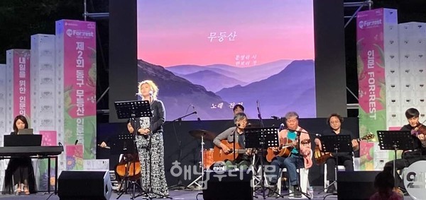 김경윤 시인의 시를 노래하는 포엠콘서트 ‘시인의 고독한 방’이 인송문학촌 토문재에서 열린다.