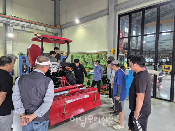 해남군이 농번기철 농기계 안전운행 교육을 강화하고 있다.