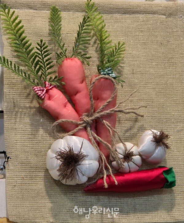 화산면 꽃메협동조합 어르신들의 업사이클링 제품이 명량대첩축제서 선보인다.