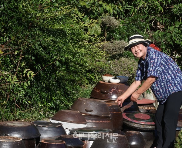 현산면 하구시리 이숙희씨와 동생들은 손맛이 좋은 친정어머니를 따라 전통방식으로 장을 담그고 있다.