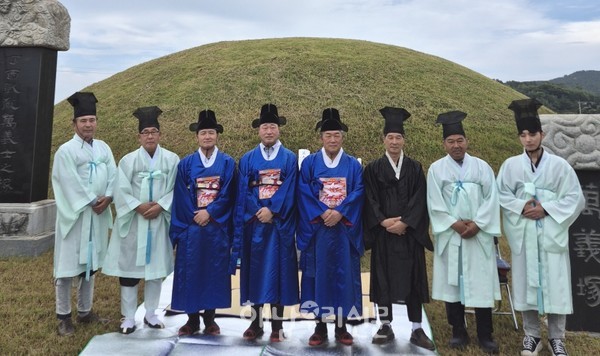 옥천면 성산 만의총 추모대제가 유적보존회 주관으로 열렸다.