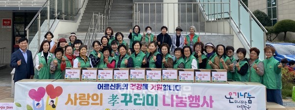 해남군새마을부녀회가 취약계층을 위한 ‘사랑의 꾸러미’ 나눔 행사를 실시했다.