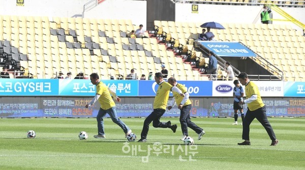 광양축구전용구장에서 ‘전남드래곤즈와 함께하는 해남군의 날’ 행사가 열렸다.