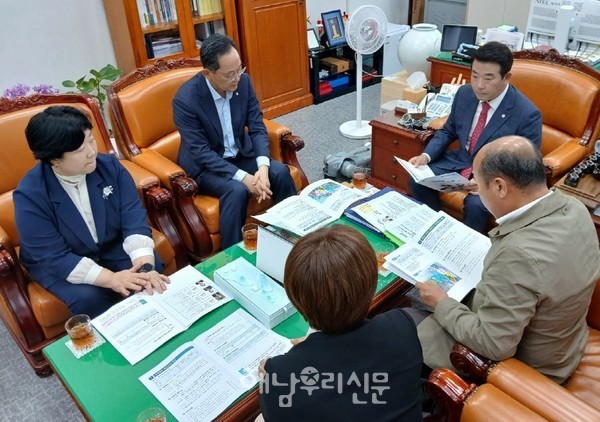 명현관 군수가 내년도 예산심사가 시작되는 국회예결위를 찾아 예산확보에 나섰다.