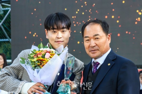 제17회 땅끝해남 오기택 전국가요제에서 대구 출신 김형환씨가 대상을 수상했다.