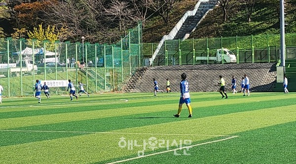 제44회 해남군 읍면 거북이축구대회가 우슬축구경기장에서 열렸다.