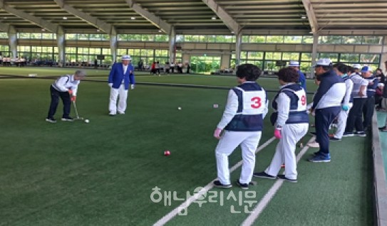 제11회 땅끝배 노인게이트볼 대회가 우슬경기장 내 게이트볼장에서 열렸다.