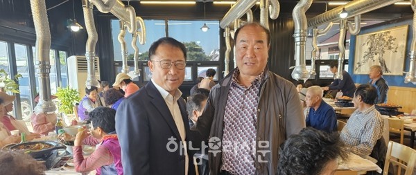 삼산면 용전마을 한대덕씨는 3개 마을 어르신들께 따뜻한 식사를 대접했다.