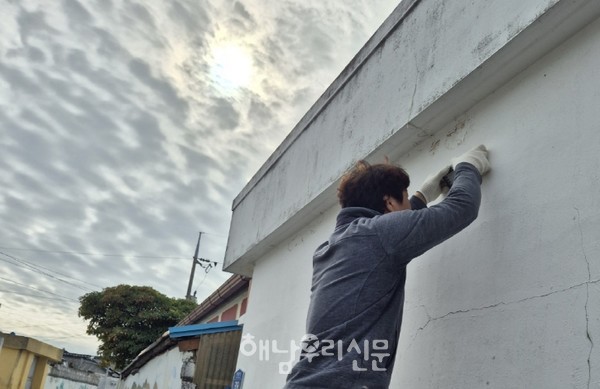 북평면 안전협의체가 22개 전 마을에 심장제세동기와 골목길에 태양광 벽부등을 설치했다.