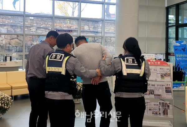 해남군이 해남경찰서와 합동으로 비상 상황 대비 모의훈련을 실시했다.