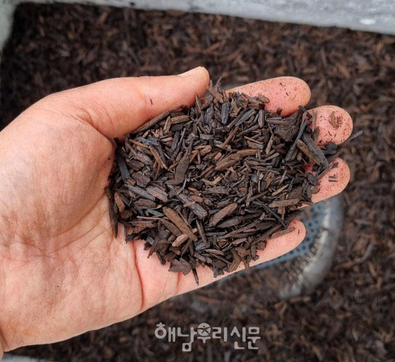 해남군이 토지개량과 온실가스 감축에 탁월한 바이오차를 활용한 저탄소 농업 시범사업에 들어간다.