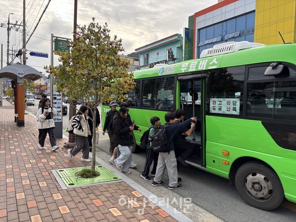 해남군이 발주한 대중교통 개편 용역이 12월 중에 나올 예정인 가운데 전면적인 개편안이 나올지 주목된다.(완도군 무료 버스)