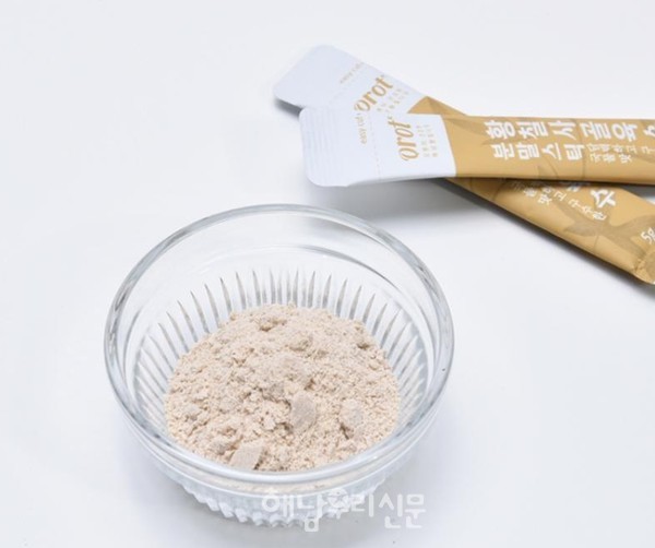                      해남황칠영농조합법인이 황칠사골육수 분말스틱을 출시했다.