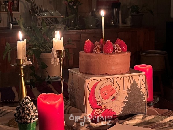 오늘하루 오은별 대표가 로컬푸드 딸기를 활용해 딸기가나슈초코케이크를 크리스마스 시즌으로 선보였다.