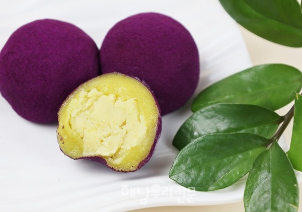                        방긋웃는농업회사법인에서 ‘통쑥이’, ‘꿀순이’ 두 가지 신제품을 선보인이다.