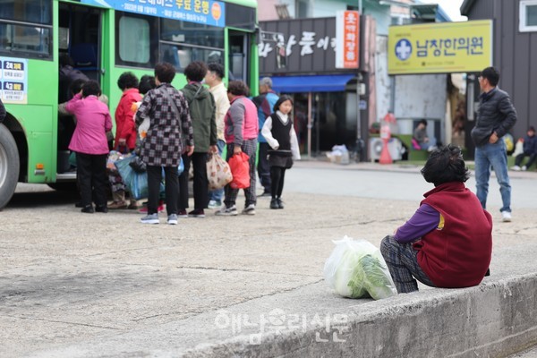 농촌마을 90%정도가 식품사막화에 처해있다. 고령의 노인들은 신선채소를 사기 위해 면소재지 또는 읍으로 나와야 한다.