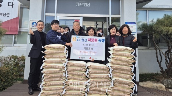 현산면 황산리 박종훈씨가 직접 농사지은 백미 400kg를 현산면에 기탁했다.
