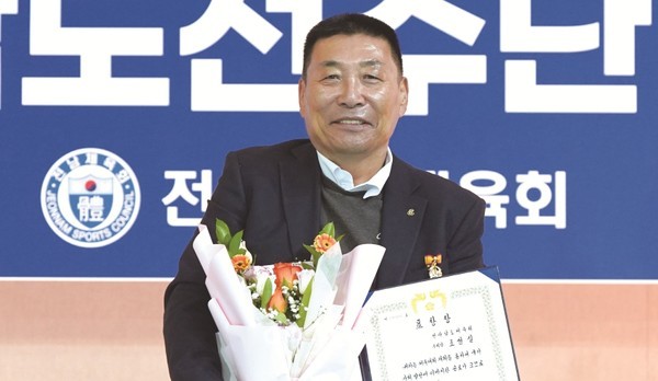 전남체육회 조성실 부회장이 전남체육발전에 기여한 공로로 대통령 표창을 받았다.