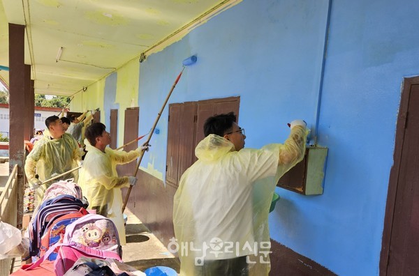 국제와이즈멘 해남땅끝클럽이  라오스 방비엥 초등학교와 유치원을 돕는 해외봉사를 다녀왔다.