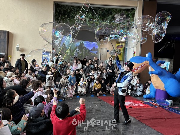 설 연휴 공룡박물관 특별행사에 1만3,186명의 관람객들이 찾았다.