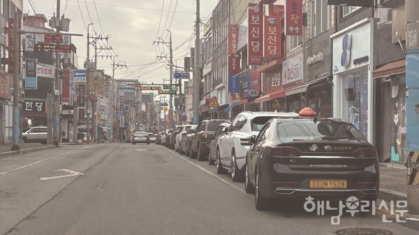 5일시장 인근 불법주정차 단속이 시행되면서 교통질서가 잡혀가고 있다.