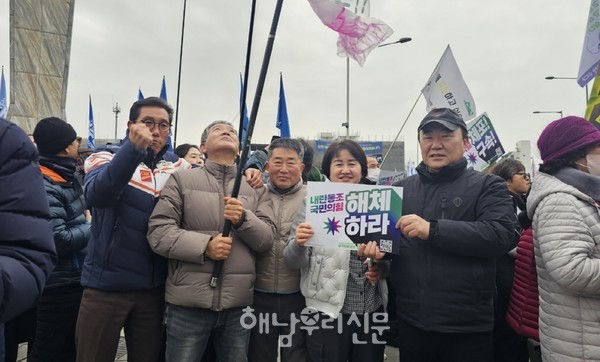 문내문민들이 지난 2월15일 제14차 광주시민총궐기대회에 참석했다.