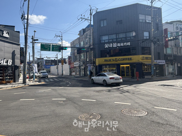 해남읍 101스퀘어 앞 사거리의 보행자 신호가 변경됨에 따라 주의가 요구되고 있다.