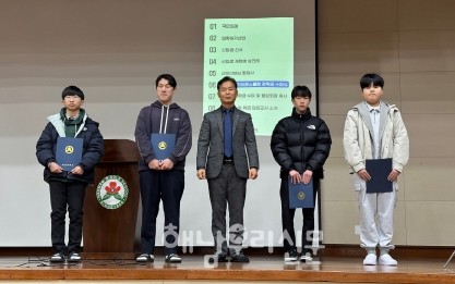 해남라이온스클럽이 해남중·해남고 학생들에게 장학금을 전달했다.