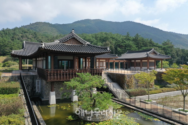 땅끝순례문학관이 문학감성을 키울 시창작·시낭송 수강생을 모집한다.