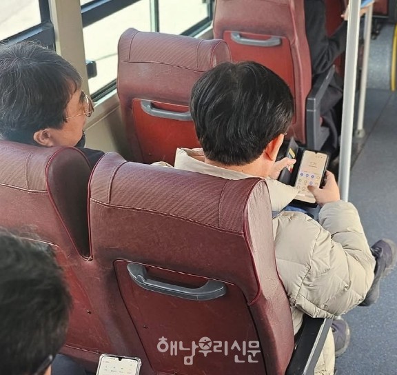 해남군은 군내버스 30대에 공용 와이파이 서비스를 3년차 시행하고 있다.