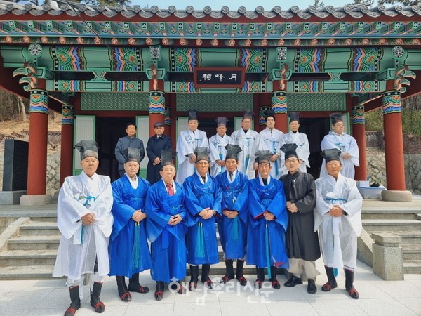 화원면 화봉리 초동마을 ‘월봉사(月峰祠)’ 향사제가 지난 19일 열렸다.