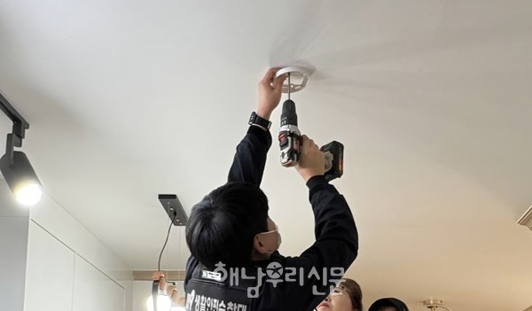 해남소방서와 송지면의용소방대가 땅끝마을에서 봉사활동을 실시했다.