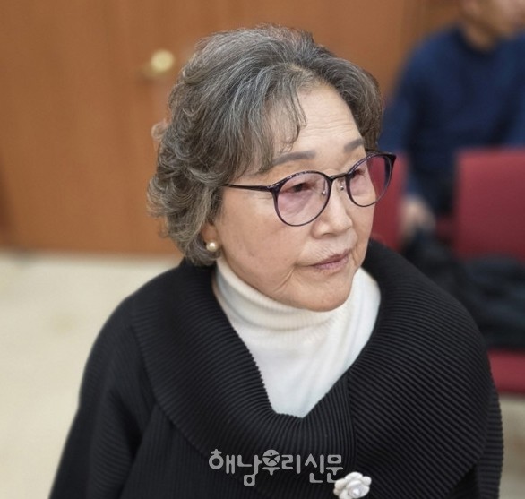 옥천면 조춘님 여사가 성옥문화재단이 수여하는 자랑스런 효부상을 받았다.