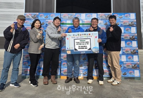 덕성농수산 김용필 대표가 송지면에 800만원 상당의 김 200박스를 기탁했다.