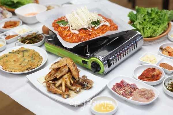 해남읍 연동 ‘일미정’은 5가지 코스로 즐길 수 있는 닭코스 요리를 주메뉴로 선보이고 있으며, 닭코스 요리는 4인 기준 1상 8만원이다.