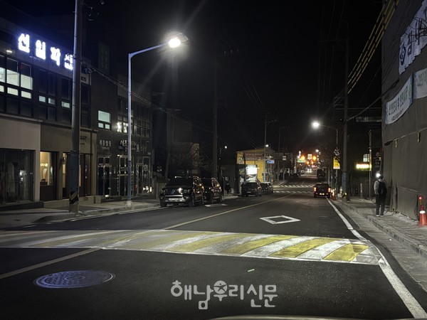 정세 불안과 경기 침체가 장기화되면서 밤 10시 이후까지 문을 연 상가가 거의 사라지고 있다.