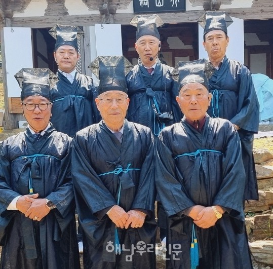 해남향교는 지난 4월2일 옥천면 대산리 대산사에서 제향을 봉행했다.