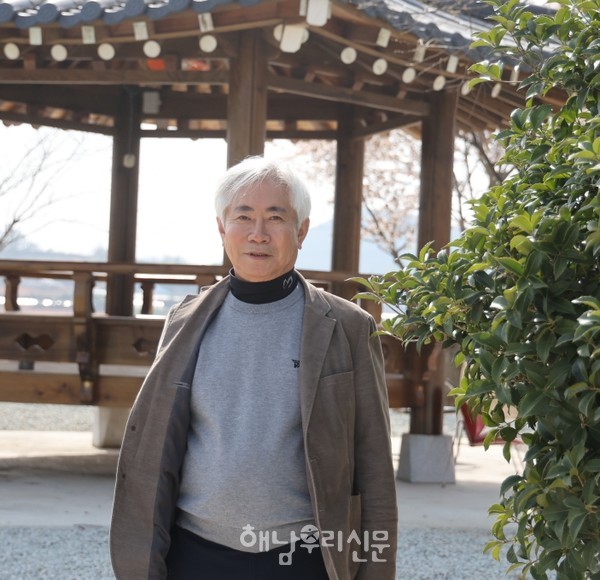                 화산면 사포마을 정경섭 이장은 이제 4개월차 신임이장으로, 마을에서 칭찬이 자자하다.