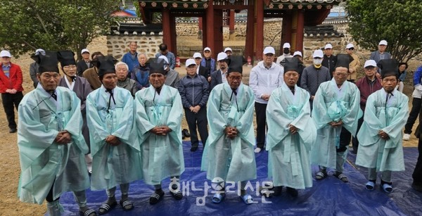 임진왜란 영웅들이 배향된 해남읍 용정리 오충사 제향이 지난 4월10일 봉행됐다.