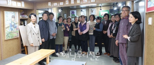 북평 주민들이 축하 속에 북평면 신기 ‘북평그림마을 미술관’ 개관식이 지난 4월16일 열렸다.