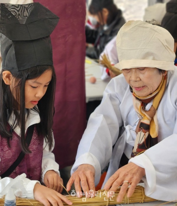                 해남문화원이 초등학생 대상 ‘희희낙락 향교·유생의 소풍’을 지난 4월3일부터 시작했다.