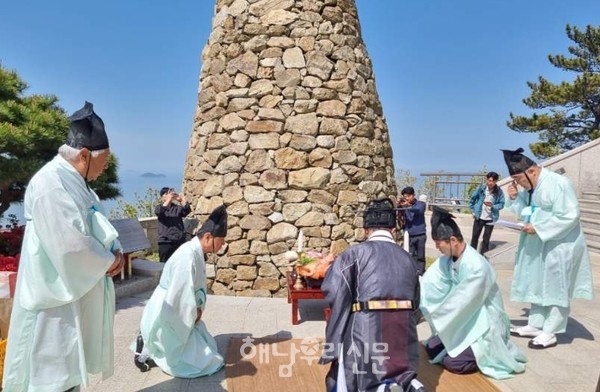 제52회 해남군민의 날 성화 채화 고천제가 지난 4월30일 땅끝봉수대에서 진행됐다.